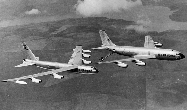 A Boeing KC-135A Stratotanker refuels a Boeing B-52D Stratofortress (US Air Force)